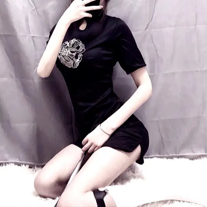 芒果和红色轮椅